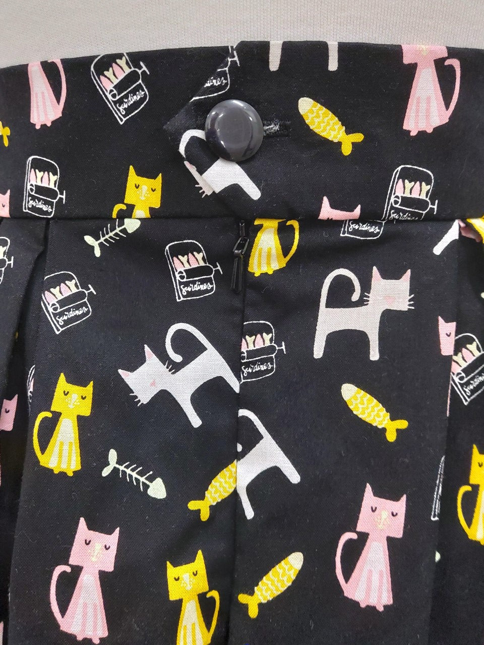 Purrfectly Playful: Kitten Lunchtime Print Skirt in Black